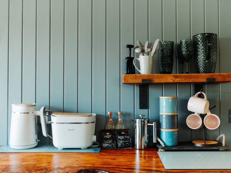 Eco kettle and toaster in cabin